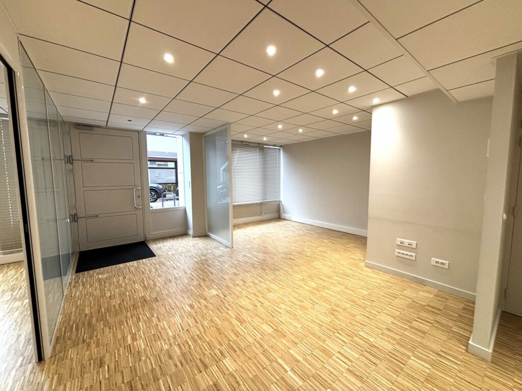 1737640098 lp068 1 original 20042 0.jpg