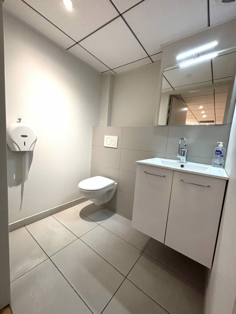 1737640108 lp068 9 original 20042 0.jpg